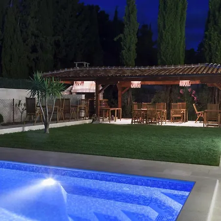 Πανσιόν Mediterranea 4*