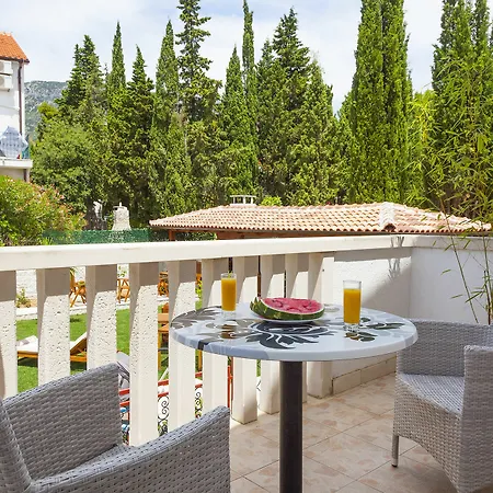 Πανσιόν Mediterranea 4*
